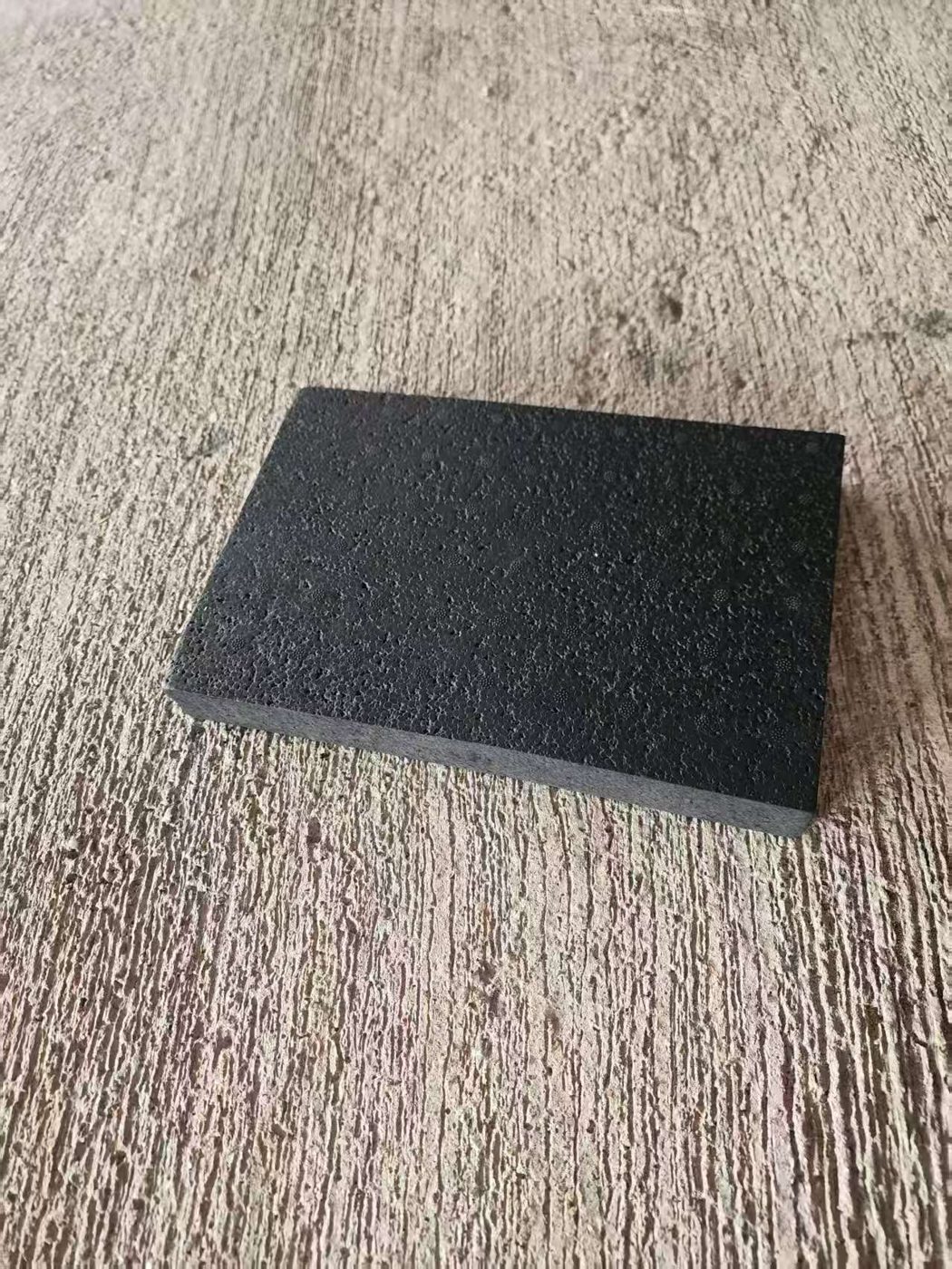 Black CNT/PP foamed shielding board